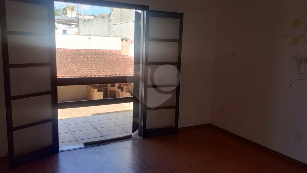 Sobrado à venda com 4 quartos, sendo 2 suítes,  em Vila Oliveira, Mogi das Cruzes, SP