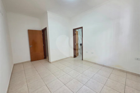 Casa à venda com 3 quartos, sendo 1 suíte, no condomínio Residencial Jardim das Palmeiras, Vinhedo - SP