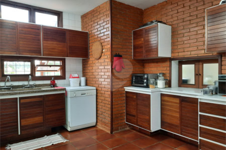Casa à venda com 6 quartos, sendo 3 suítes, em Morumbi, São Paulo, SP
