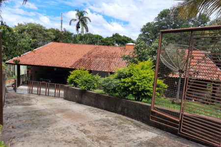 Chácara à venda com 4 quartos, sendo 1 suíte,  em Chácaras Polozzi, Louveira, SP
