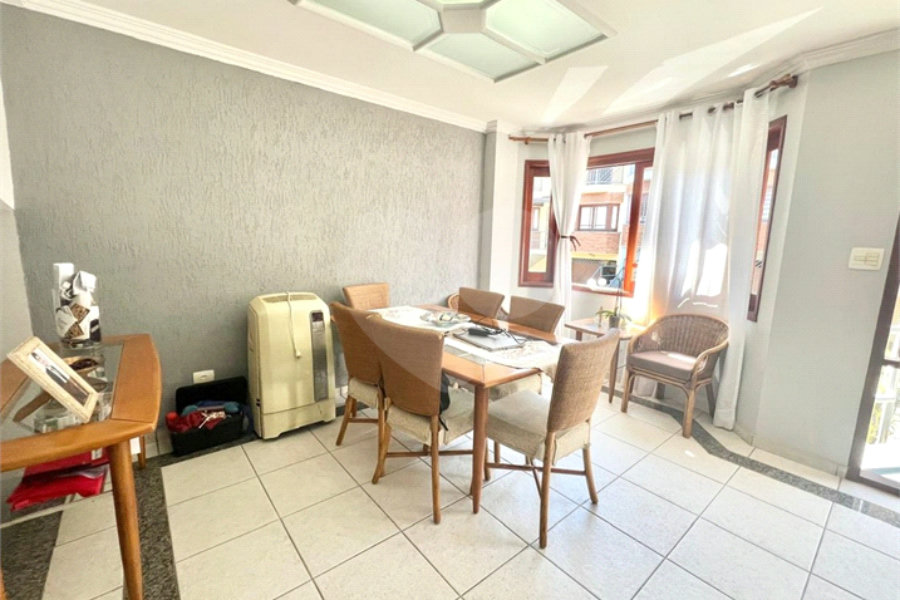 Casa à venda com 3 quartos, sendo 1 suíte, no condomínio Heráclito Graça, São Paulo - SP