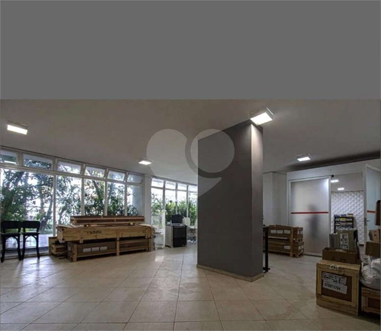 Apartamento à venda com 3 quartos, sendo 1 suíte,  em Aclimação, São Paulo, SP