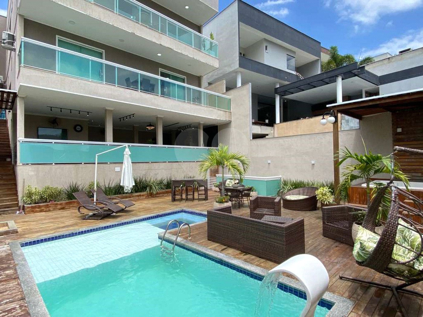 Casa à venda com 5 quartos, sendo 4 suítes, no condomínio Mansões da Prata, Rio de Janeiro - RJ