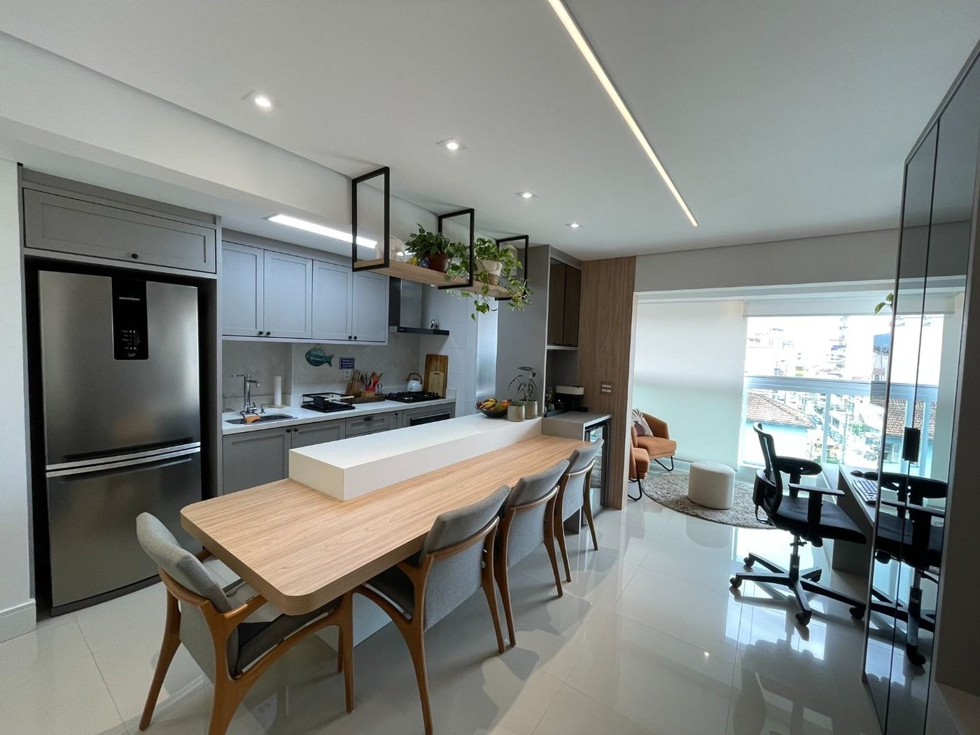 Apartamento 1 suíte com closet, 1 vaga demarcada, Embaré, Santos