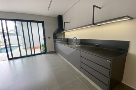 Casa à venda com 3 suítes no condomínio Portal dos Bandeirantes, Salto - SP