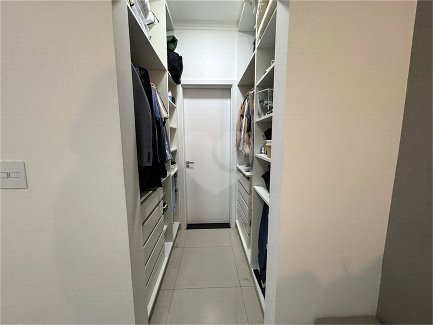 Casa à venda com 3 quartos, sendo 1 suíte, no condomínio Jardim Guarujá, Salto - SP