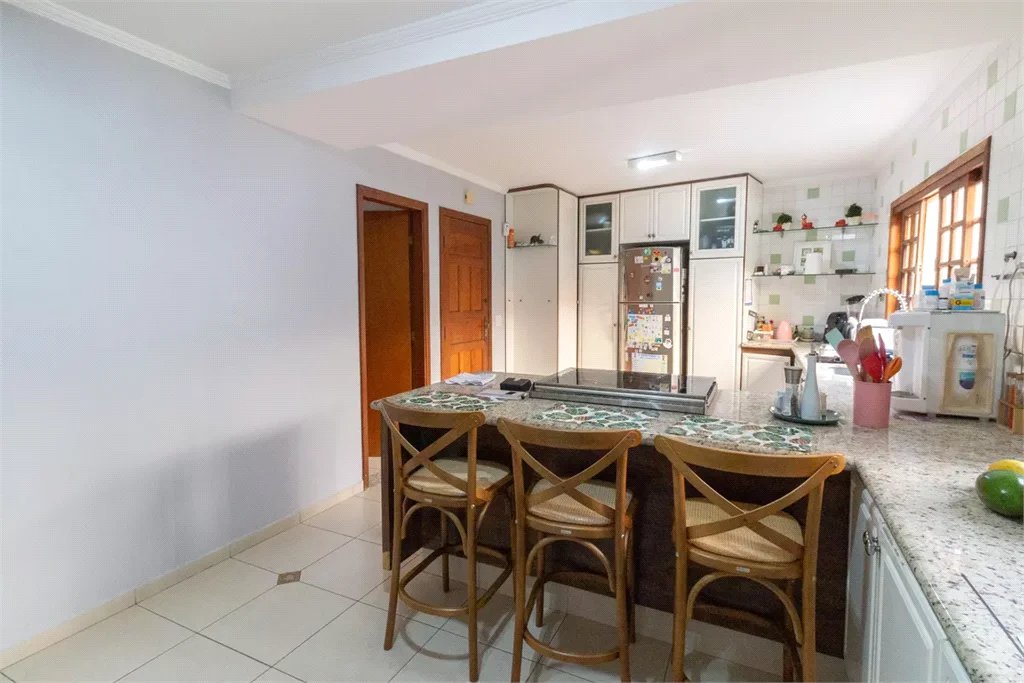 Sobrado à venda com 4 quartos, sendo 2 suítes,  em Butantã, São Paulo, SP