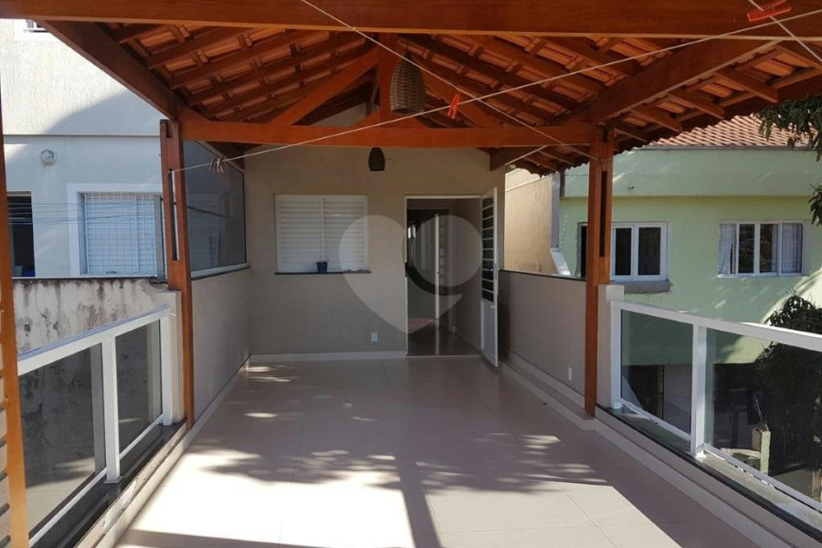 Sobrado à venda com 4 quartos, sendo 2 suítes, em Parque Maria Domitila, São Paulo, SP