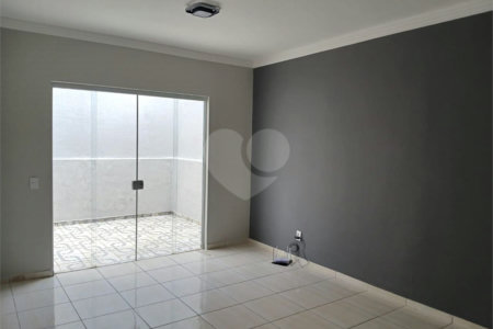Casa de Vila à venda com 3 quartos, sendo 1 suíte, em Jardim Wanel Ville V, Sorocaba, SP