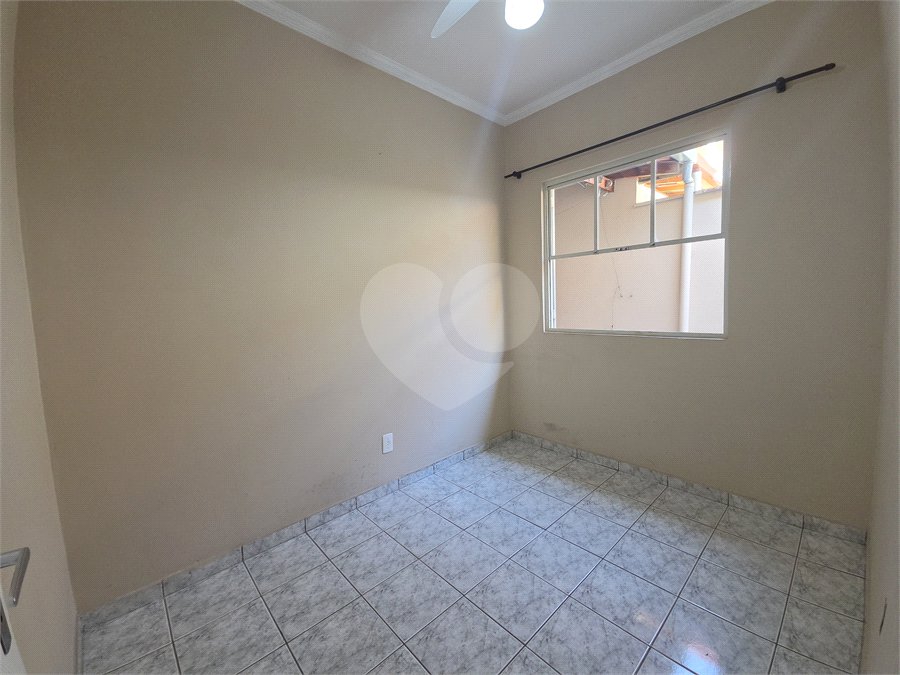 Casa à venda com 3 quartos, sendo 1 suíte, no condomínio Parque das Árvores, Sorocaba - SP