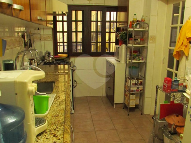 Casa de Vila à venda com 4 quartos, sendo 1 suíte,  em Chácara Monte Alegre, São Paulo, SP