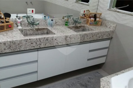 Casa à venda com 3 quartos, sendo 1 suíte, em Nova Cerejeira, Atibaia, SP