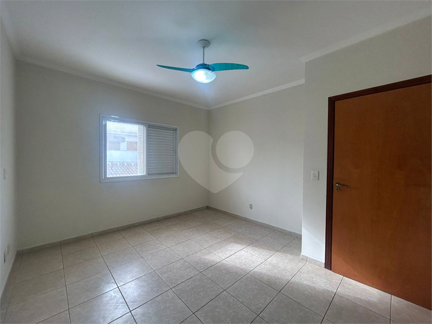 Casa à venda com 4 quartos, sendo 1 suíte,  no condomínio Lago da Boa Vista, Sorocaba - SP