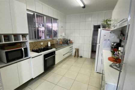 Casa Térrea à venda com 4 quartos, sendo 1 suíte, em Campo Grande, São Paulo, SP