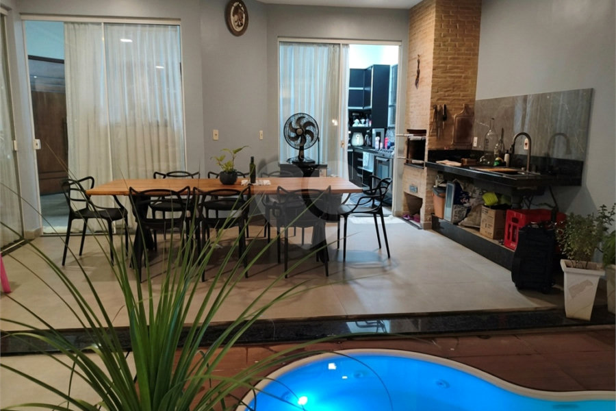 Casa à venda com 3 suítes em Carmo, Araraquara, SP