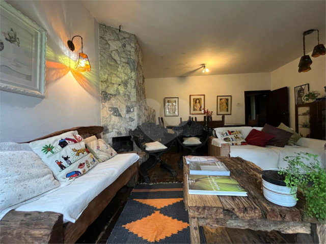 Sobrado à venda com 5 quartos, sendo 1 suíte,  em Palmas do Tremembé, São Paulo, SP