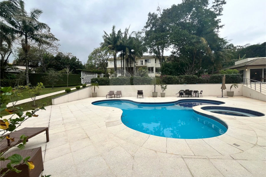 Casa à venda com 5 suítes no condomínio Cantareira, Mairiporã - SP