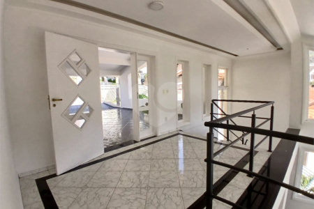 Casa à venda com 4 quartos, sendo 2 suítes, no condomínio Flamboyant, Atibaia - SP