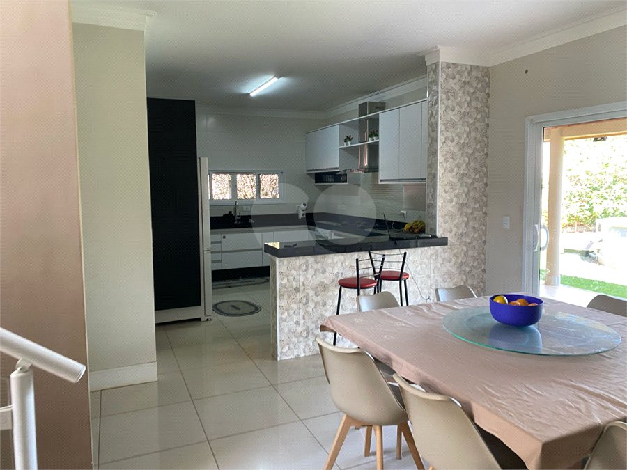 Casa à venda com 4 quartos, sendo 3 suítes, no condomínio Primavera, Salto - SP
