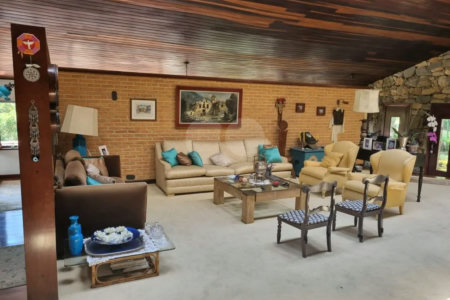 Casa à venda, 742 m², com piscina, 5 suítes, em Embu das Artes