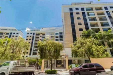 Apartamento à venda com 3 quartos, sendo 1 suíte, em Cidade São Francisco, São Paulo, SP