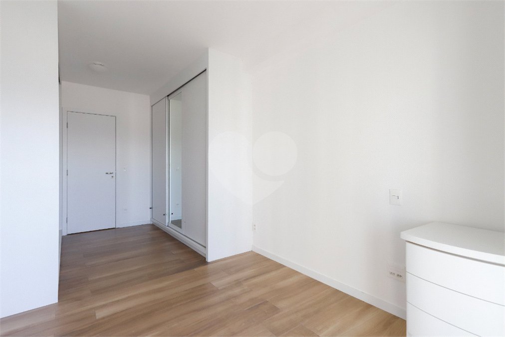 Apartamento à venda com 3 suítes em Vila Anastácio, São Paulo, SP