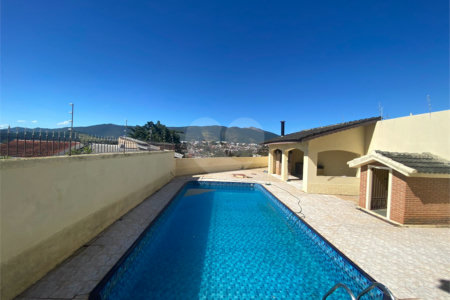 Casa à venda com 4 quartos, sendo 2 suítes,  em Jardim do Lago, Atibaia, SP