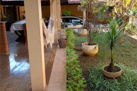 Sobrado com 3 quartos à venda com área gourmet completa e 5 vagas de garagem – Santa Marta - São Carlos/SP
