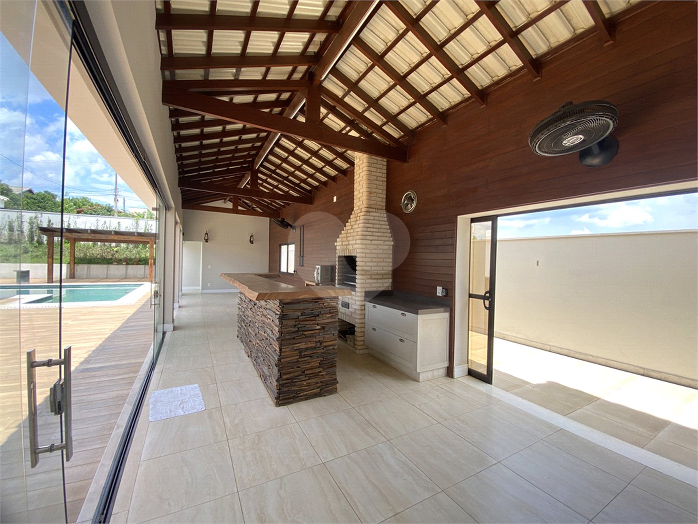 Casa à venda com 6 quartos, sendo 4 suítes,  no condomínio Palmeiras Imperiais, Salto - SP