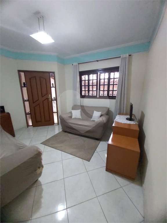 Sobrado à venda com 3 quartos, sendo 1 suíte,  em Vila Bernadotti, Mogi das Cruzes, SP
