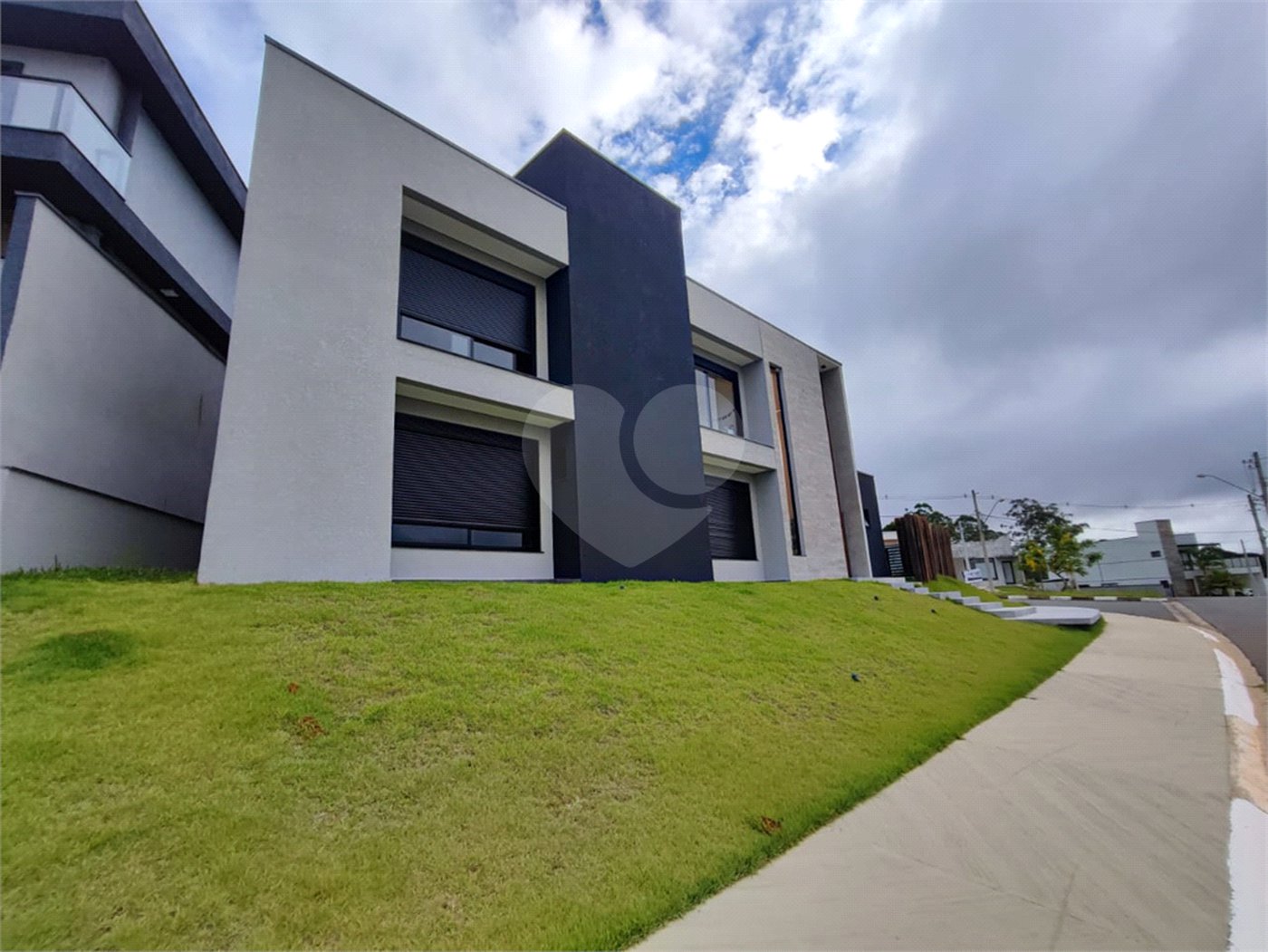 Terreno à venda com 4 suítes no condomínio Residencial Veneza, Mogi das Cruzes - SP