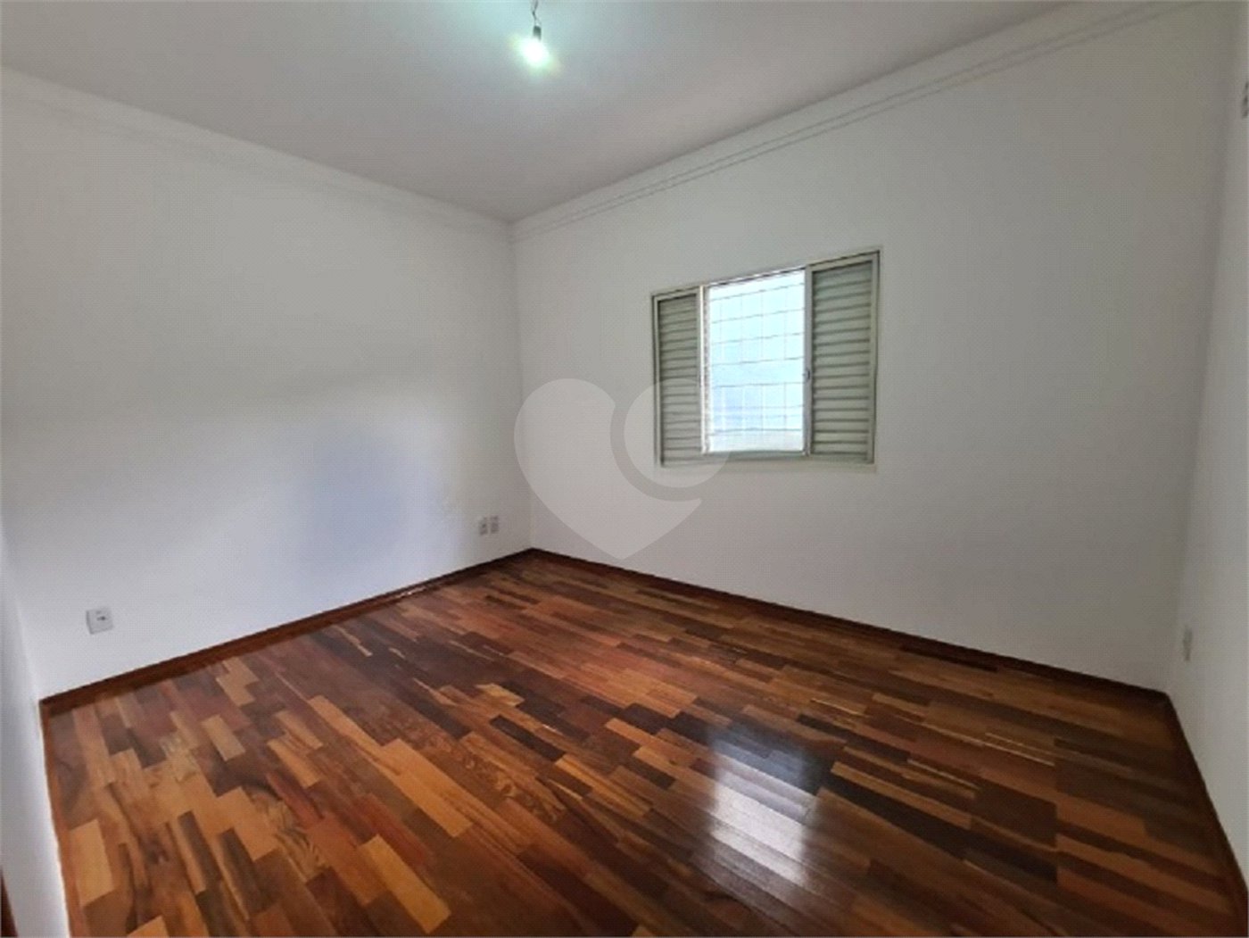 Casa à venda com 3 dormitórios, sendo 1 suite e ampla área de lazer no Jardim Brasil