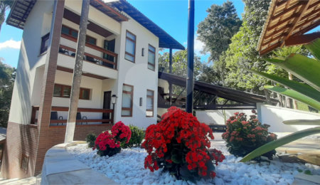 Sobrado à venda com 5 quartos, sendo 3 suítes, em Serra da Cantareira, Mairiporã, SP