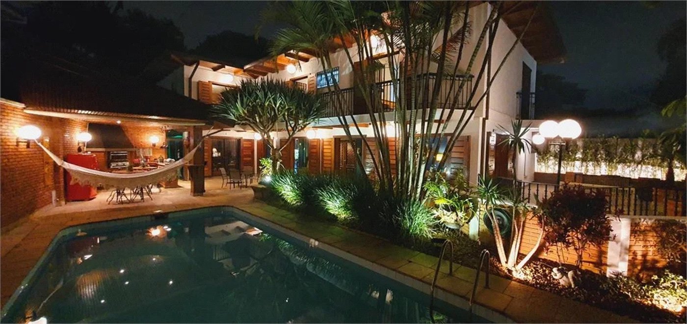 Casa à venda com 5 suítes em Jardim Leonor, São Paulo, SP