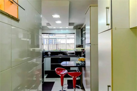 Casa à venda com 3 suítes no condomínio Oiti Residencial, São Paulo - SP