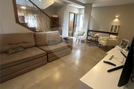 Casa à venda com 3 suítes no condomínio Braziliana, Valinhos - SP