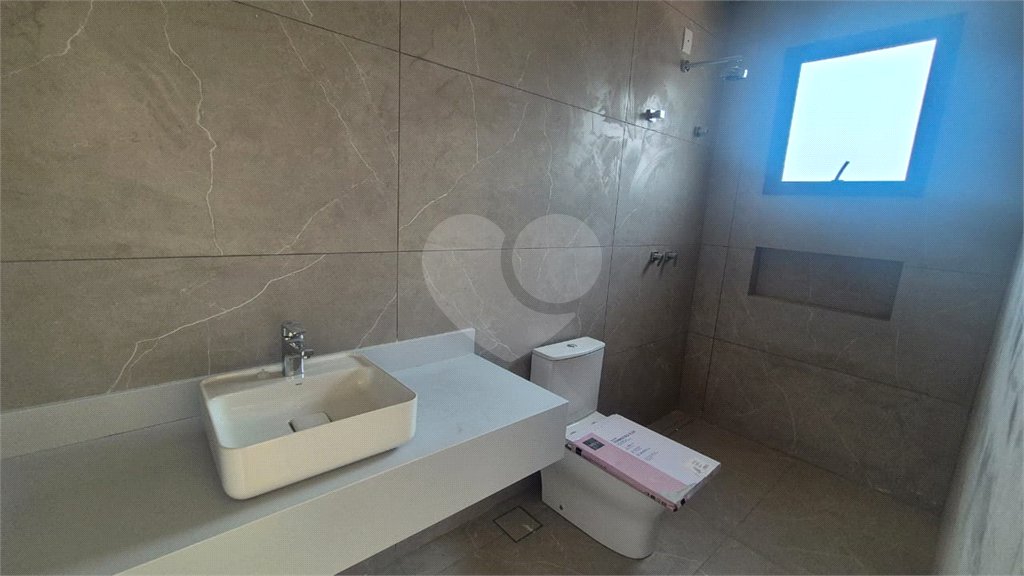 Casa à venda com 3 suítes no condomínio Recanto dos Paturis, Vinhedo - SP