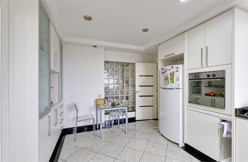 Apartamento à venda com 4 suítes em Jardim Marajoara, São Paulo, SP