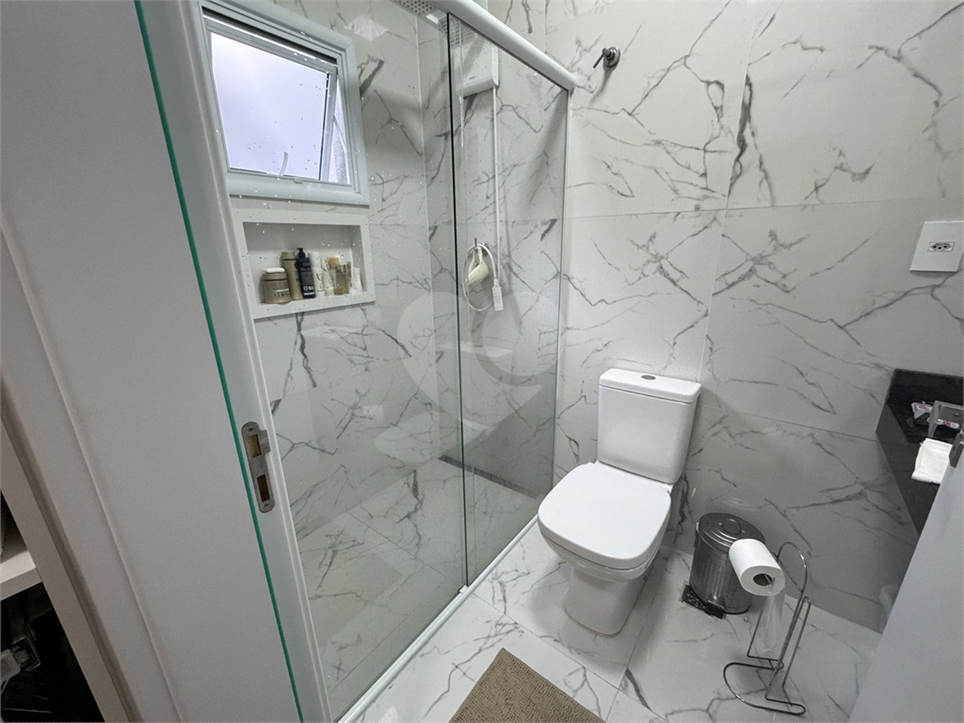 Casa à venda com 3 quartos, sendo 1 suíte, no condomínio Jardim Guarujá, Salto - SP