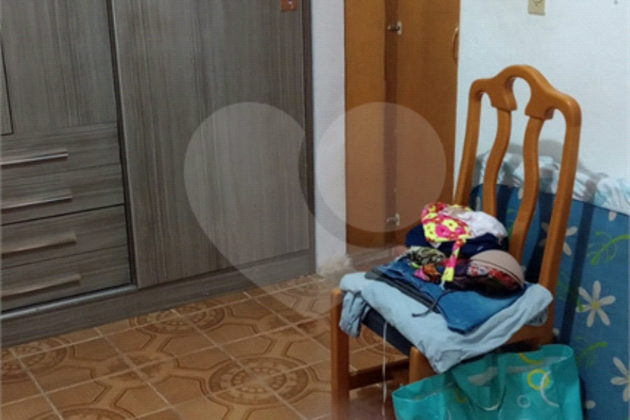 Casa à venda com 3 quartos, sendo 1 suíte,  em Parque Maria Domitila, São Paulo, SP