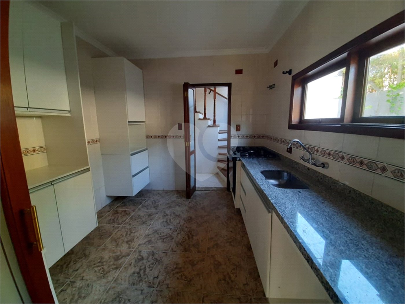 Casa à venda com 5 quartos, sendo 1 suíte, no condomínio Alpes de Mairiporã, Mairiporã - SP