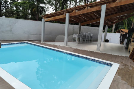 Casa à venda com 3 quartos, sendo 1 suíte, no condomínio Caconde, São Bernardo do Campo - SP