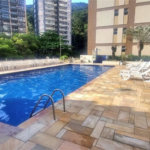 Apartamento porteira fechada com vista para o mar e lazer completo em Pitangueiras – Guarujá
