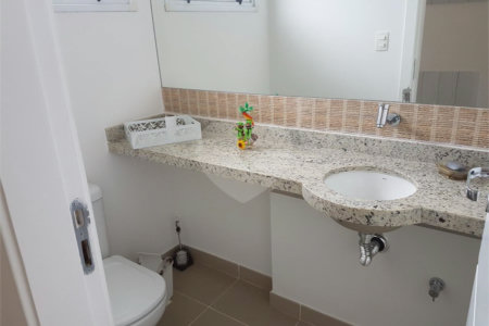 Casa à venda com 3 quartos, sendo 1 suíte, no condomínio Villa das Flores, Mogi das Cruzes - SP