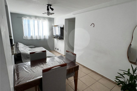 Apartamento á venda, com 02 Dormitórios, em Jardim Ricetti.