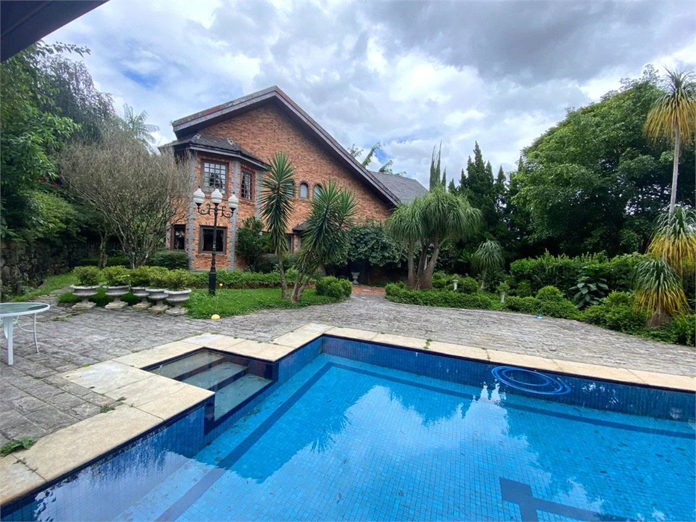 Casa à venda ou para alugar com 5 quartos, sendo 3 suítes, em Fazenda Morumbi, São Paulo, SP