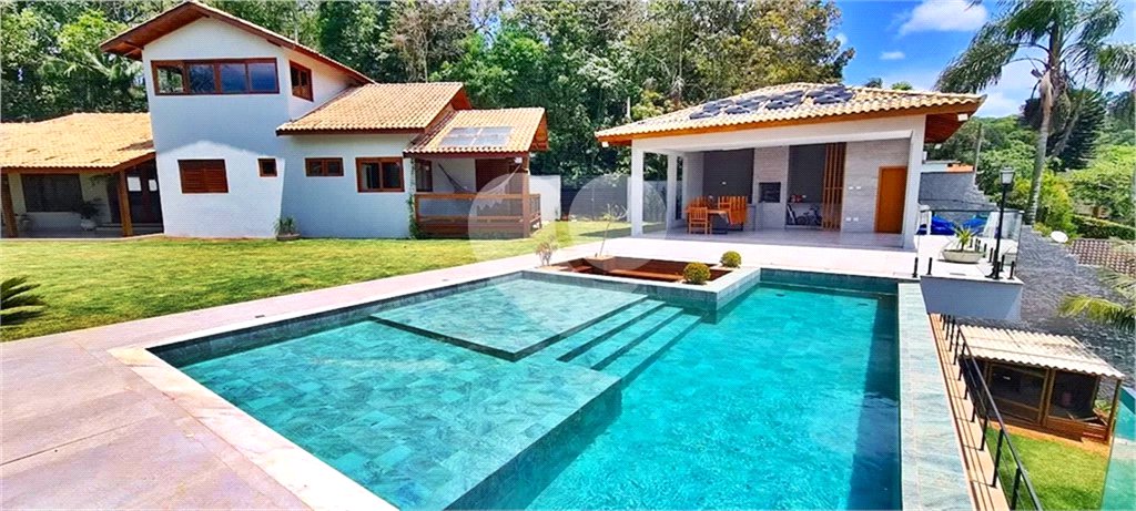 Casa à venda ou para alugar com 3 suítes no condomínio Jardim da Montanha I, Mairiporã - SP