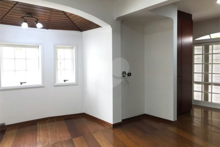 Sobrado à venda com 4 quartos, sendo 3 suítes, em Alto da Boa Vista, São Paulo, SP