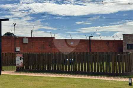 Casa à venda com 3 quartos, sendo 1 suíte, no condomínio Residencial Villagio Wanel, Sorocaba - SP