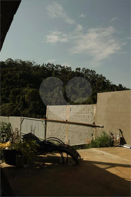 Casa à venda ou para alugar com 3 suítes em Mairiporã, SP